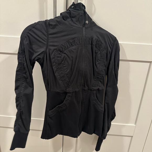 Lululemon jacket - Picture 1 of 4